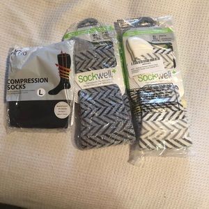 NWT Size M-L Women’s Compression socks